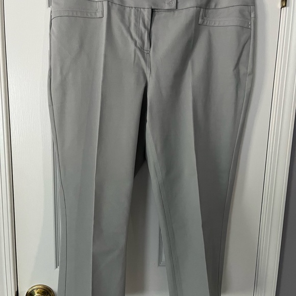 Plus size ladies capris by Alfani. - Picture 1 of 4